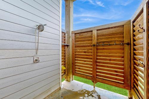 Bowers Oasis in Crystal Beach, USA