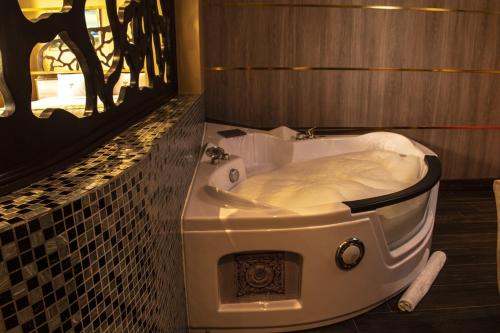 Bañera de hidromasaje, FORTICH APART HOTEL in Guayaquil