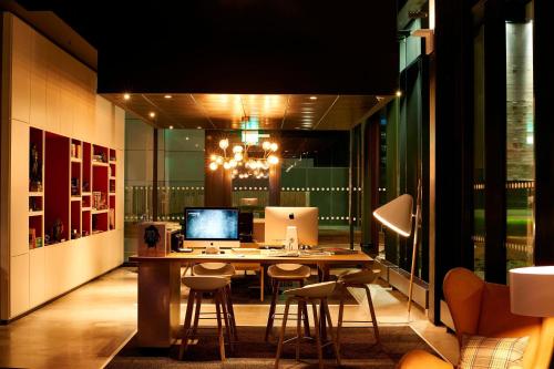 Moxy Aberdeen Airport - image 8