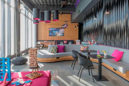 Moxy Aberdeen Airport - image 3