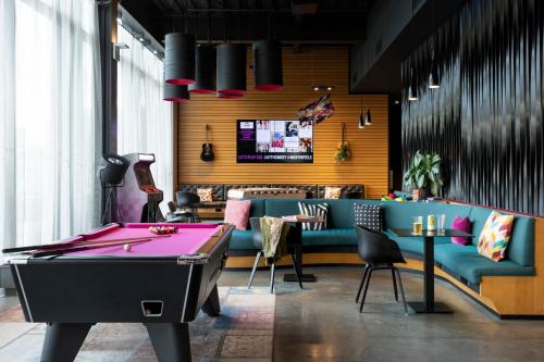 Moxy Aberdeen Airport