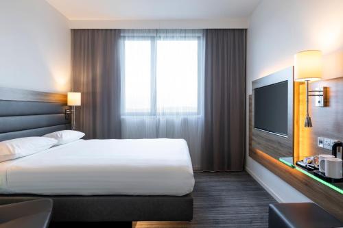 Moxy Aberdeen Airport - image 13