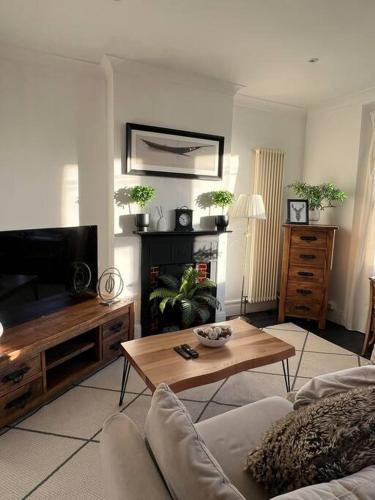 Hill Grove 2 Bedroom Apartment - Southend-on-Sea