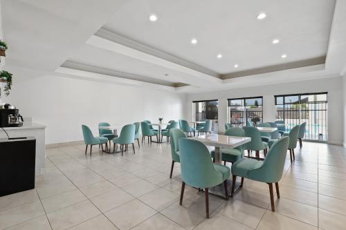 Brookhurst Plaza Inn - image 13