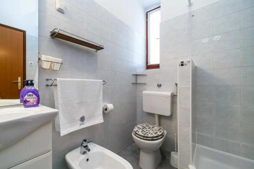 One-Bedroom Apartment with Terrace image 9