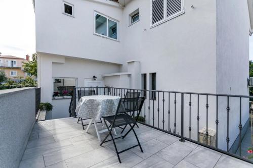 One-Bedroom Apartment with Terrace image 1