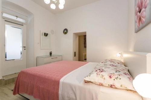 One-Bedroom Apartment with Terrace image 8