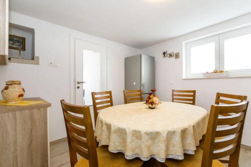 One-Bedroom Apartment with Terrace image 2