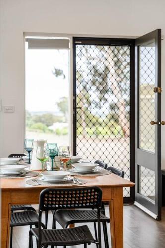 Oprema, Willunga House - Fireplace Vineyard Views in Mclaren Vale