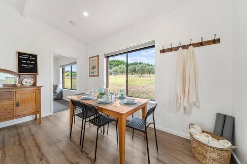 Oprema, Willunga House - Fireplace Vineyard Views in Mclaren Vale