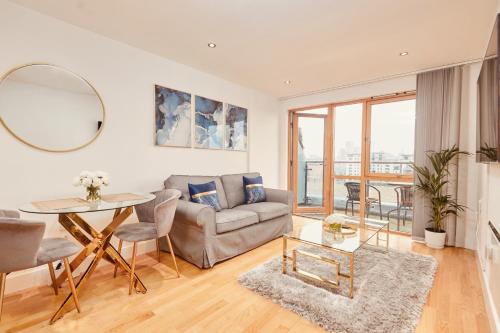 Deluxe City Apt, River Canal View& Free Parking!, Лидс