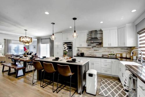 Modern and Stylish 4-bedroom Home in Fullerton, Vereinigte Staaten von Amerika