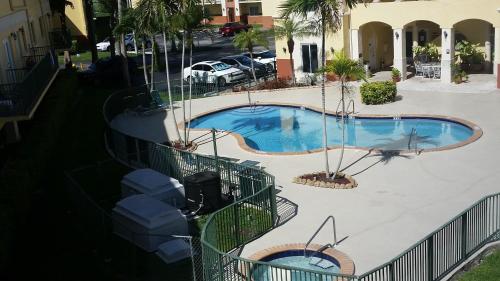 View, Charming Kendall Home in The Crossings