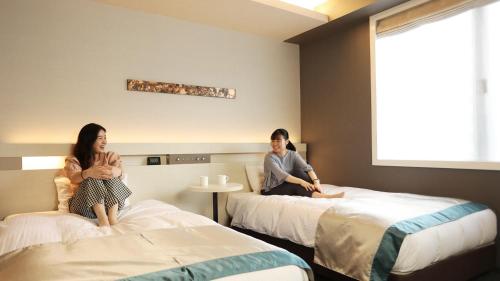 Deluxe Twin Room image 10