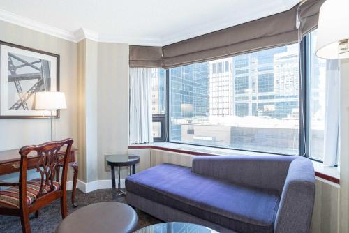 Standard Room, 1 King Bed image 4