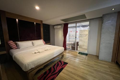 room detail thumbnail 0