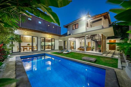 Villa Lebah - Tranquil Paradise of 3 bedroom Heart of Seminyak