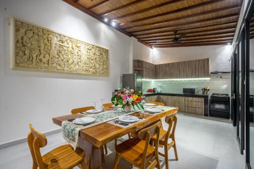 Villa Lebah - Tranquil Paradise of 3 bedroom Heart of Seminyak