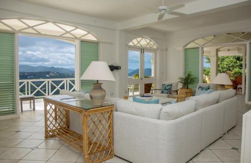 Zephyr Hill - 4 bedroom Villa with awe inspiring views villa in แคพ เอสเตท