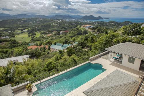 Zephyr Hill - 2 bedroom Villa with awe inspiring views villa in แคพ เอสเตท