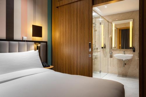 room detail thumbnail 1