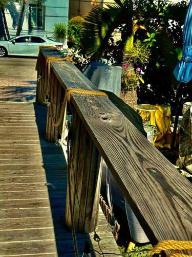 The Beach House *Steps to The Ocean* in Hollywood, USA