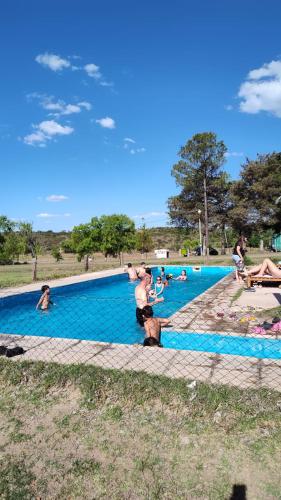 สระว่ายน้ำ, Cabaña Clarita La Florida (Cabana Clarita La Florida) in เอล ตราปิเช