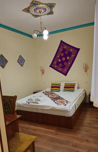 ESHONI PIR Boutique – Bukhara, DC