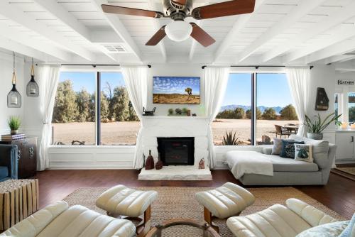 Astroturism - 5 acres fenced - Pool & Jacuzzi - Pet friendly in Twentynine Palms, USA