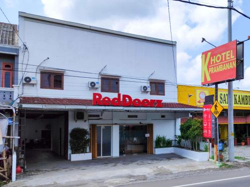 外觀, 紅多茲飯店-近普蘭巴南寺 (RedDoorz near Prambanan Temple) near 普蘭巴南寺