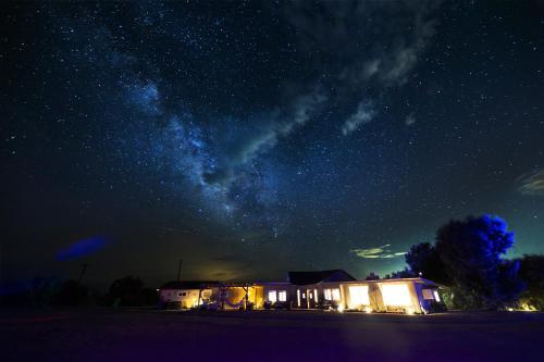 Astroturism - 5 acres fenced - Pool & Jacuzzi - Pet friendly in Twentynine Palms, Vereinigte Staaten von Amerika