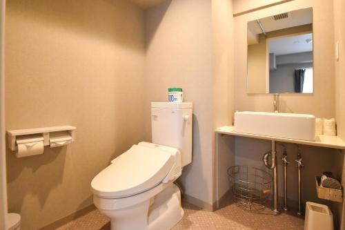Double or Twin Room image 5