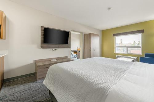 Holiday Inn Express Hotel & Suites-Edmonton South, an IHG Hotel