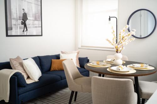 Luxury 2BD nr Wall St Gym Rooftop w/d, New York (Foto 8)