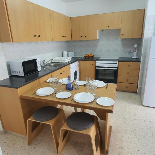 G&E Harbour Apartments in 폴리스