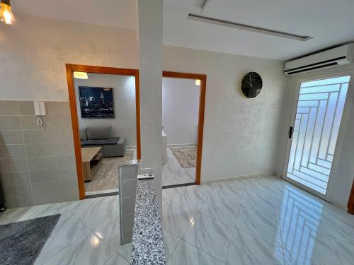 A3 Appartement chic & moderne, 10 min Hay Riad in 特馬拉