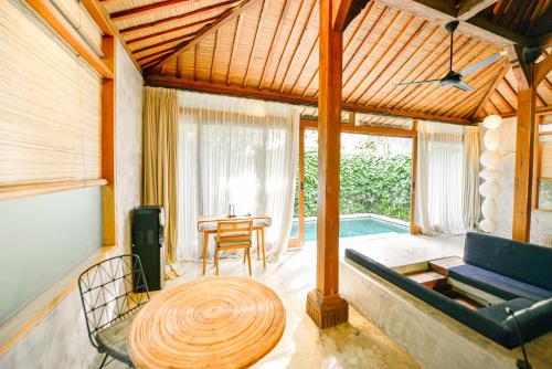 Private Pool Teak Villa image 6