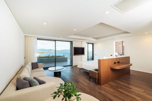 PENTHOUSE WITH PRIVATE POOL SEA VIEW (ADULT ZONE)