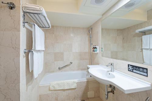 Superior Triple Room image 1