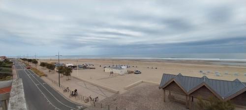 T2 plage centrale comme sur la photo face à Océan qui est bien face à la mer