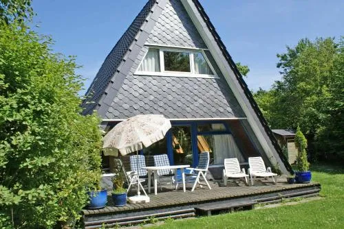 Zeltdachhaus mit Kamin und grosser Terrasse in Damp, Deutschland