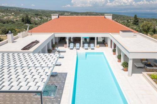 Luxury villa Bracchia Magic Retreat I with heated pool, sauna and jacuzzi on Brac