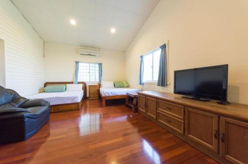 2 double beds, 1 bunk bed