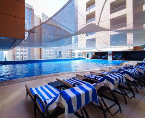 Swimming pool, Mercure Dubai Barsha Heights Hotel and Apartments in Barsha Heights (Tecom)