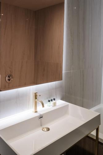 Radstone Hotel - main image