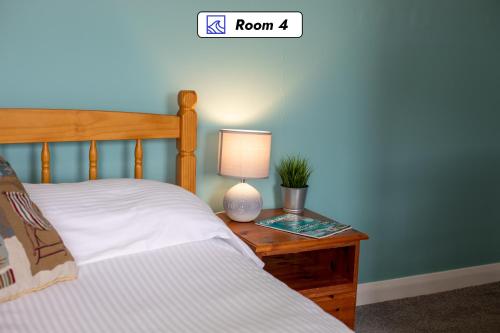 1 double bed, 1 bunk bed
