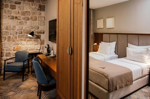 Standard Double or Twin Room image 10