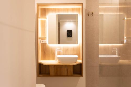 Suite with Balcony image 10