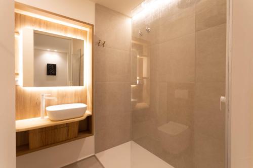 Suite with Balcony image 8