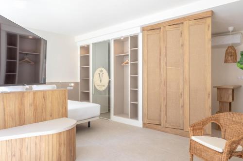 Suite with Balcony image 2